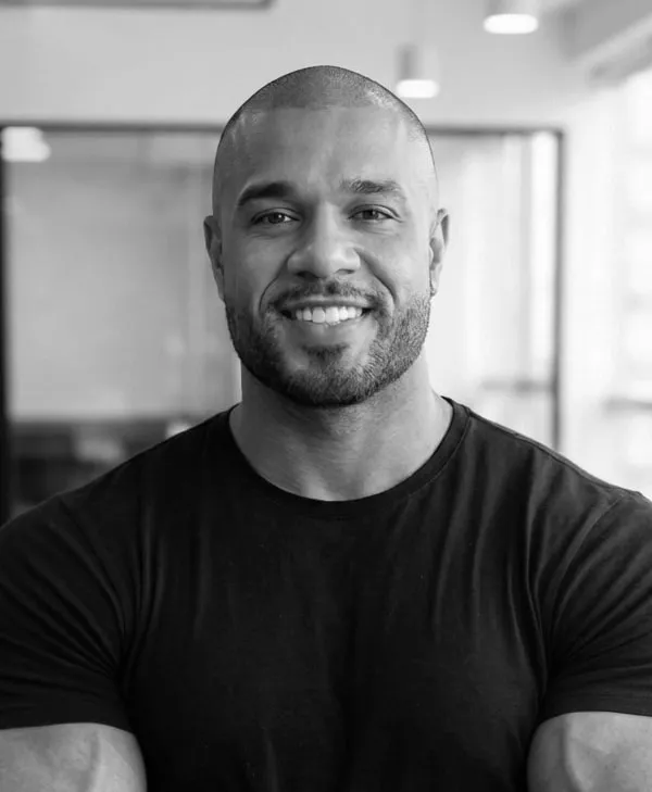 Black and white portrait of Felipe Carvalho, smiling.